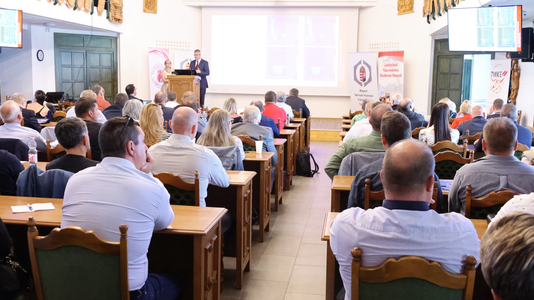 A XV. Lakiteleki Tűzvédelmi Szakmai Napok előadóterme és közönsége.